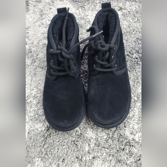 UGG Neumel ll Unisex Boots Velvet Black Size 2 Little Kid - Picture 5 of 11